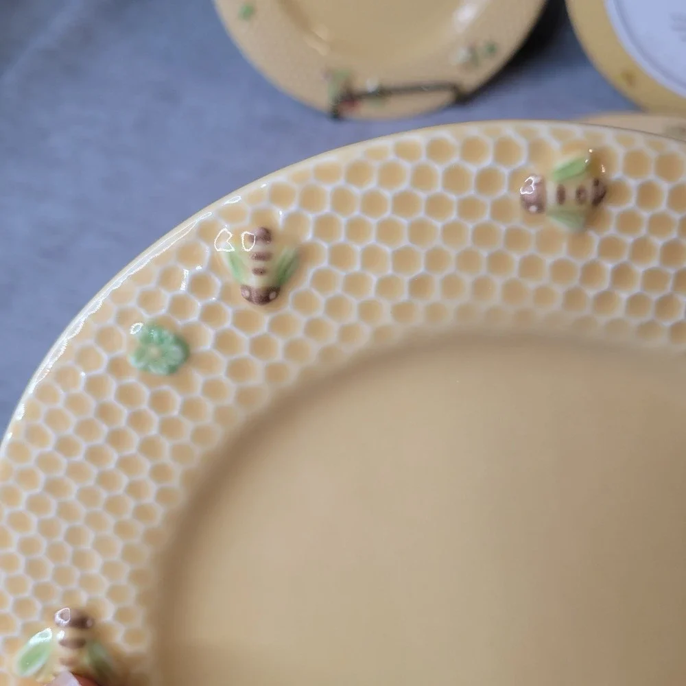 Williams Sonoma Honeybee Salad Plates Set of 4 w/ Hat Box RARE Bee Stoneware NEW